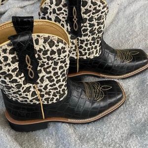 NWOB Ariat Fatbaby Boots 8B